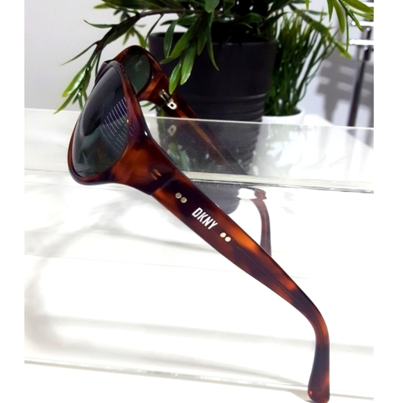 🔻🔻DKNY KIDS☆Tortoise Small Sunglasses - Picture 2 of 6